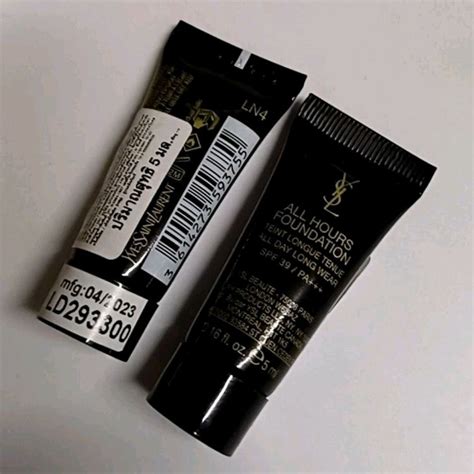 รองพื้น ysl all hours สี